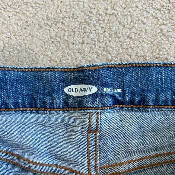 Old Navy Mid-Rise Ripped Cut-Off Boyfriend Jean Shorts Medium Wash Blue Size 8 - Picture 4 of 5